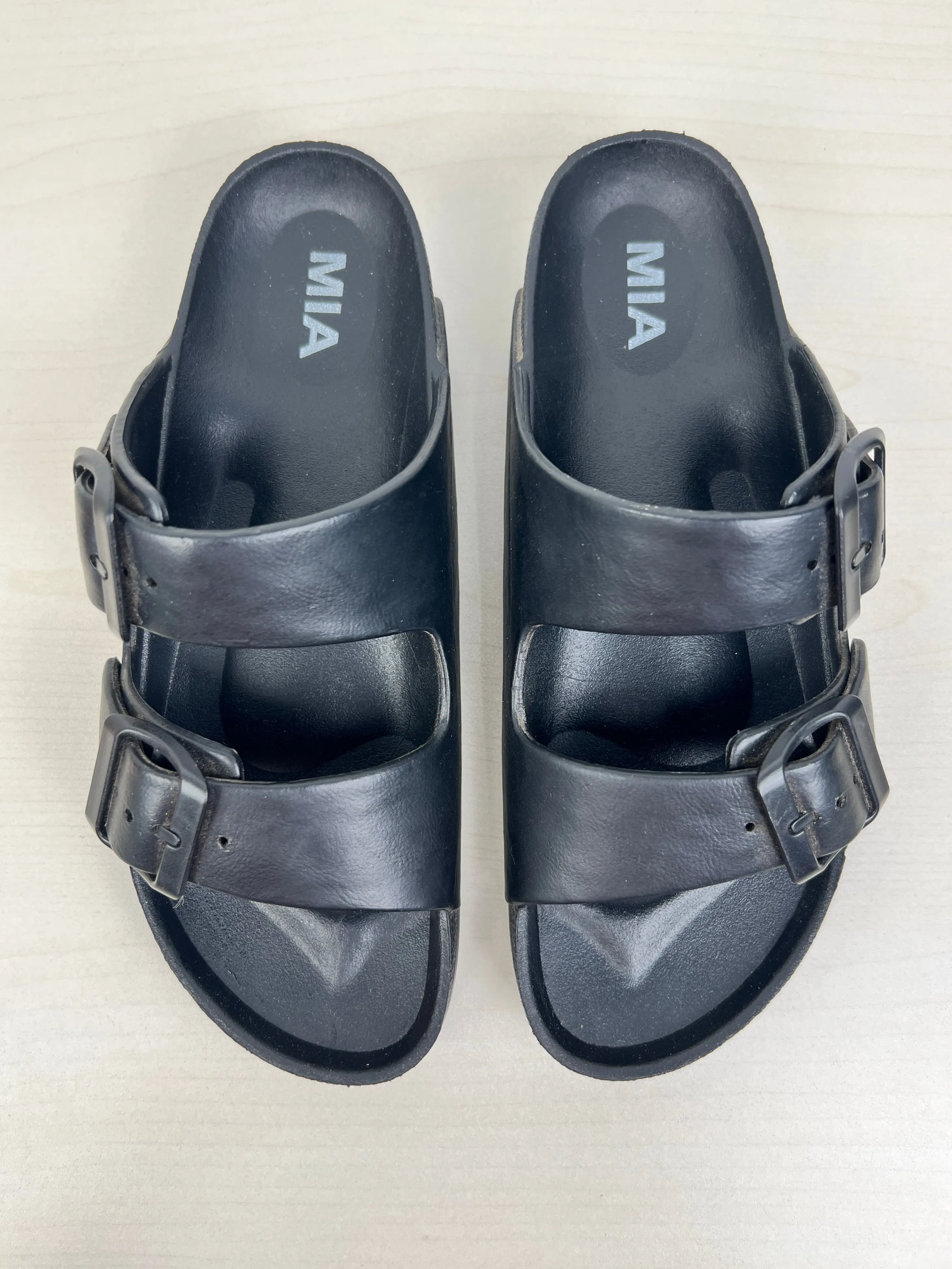 Black Sandals Flats Mia, Size 6