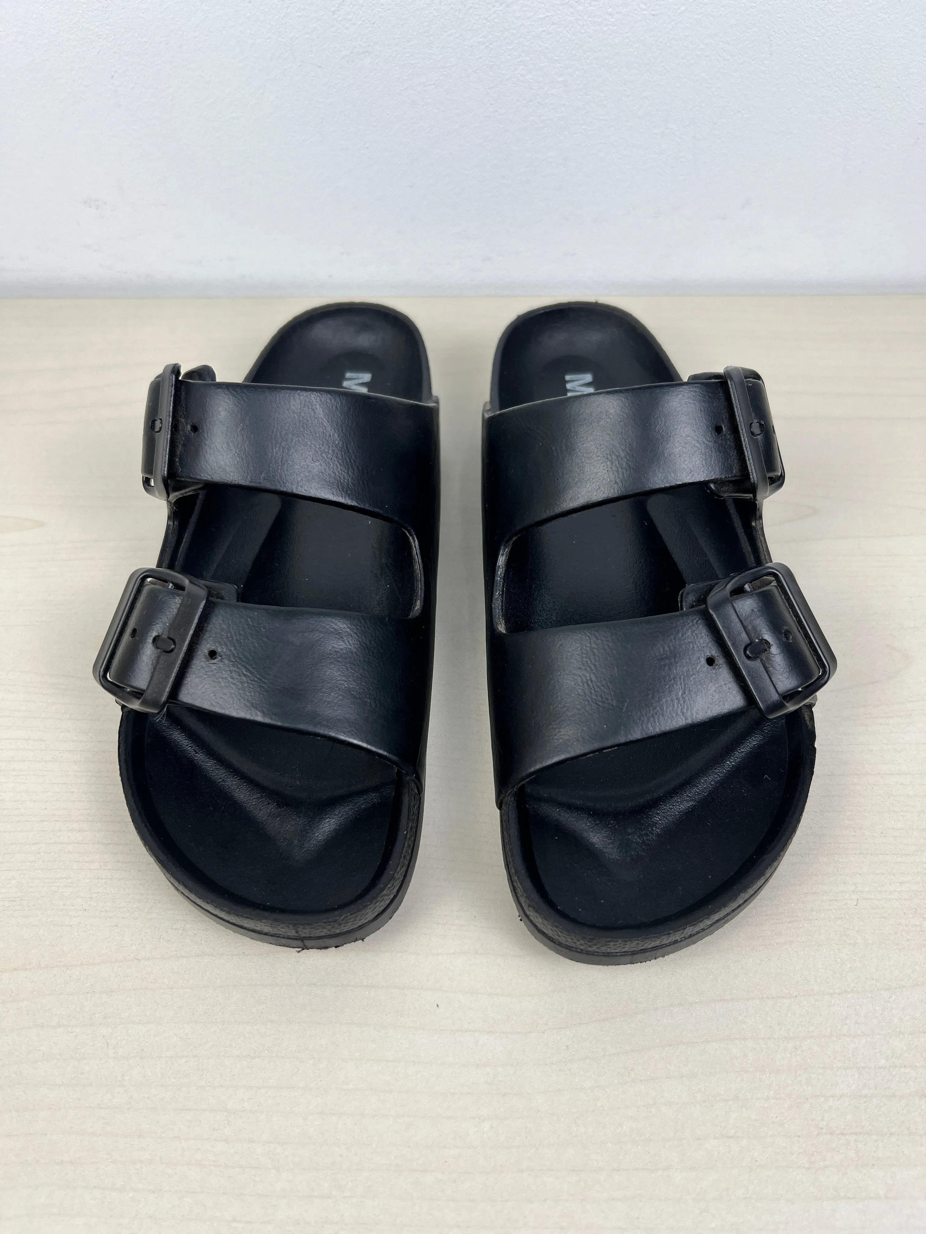 Black Sandals Flats Mia, Size 6