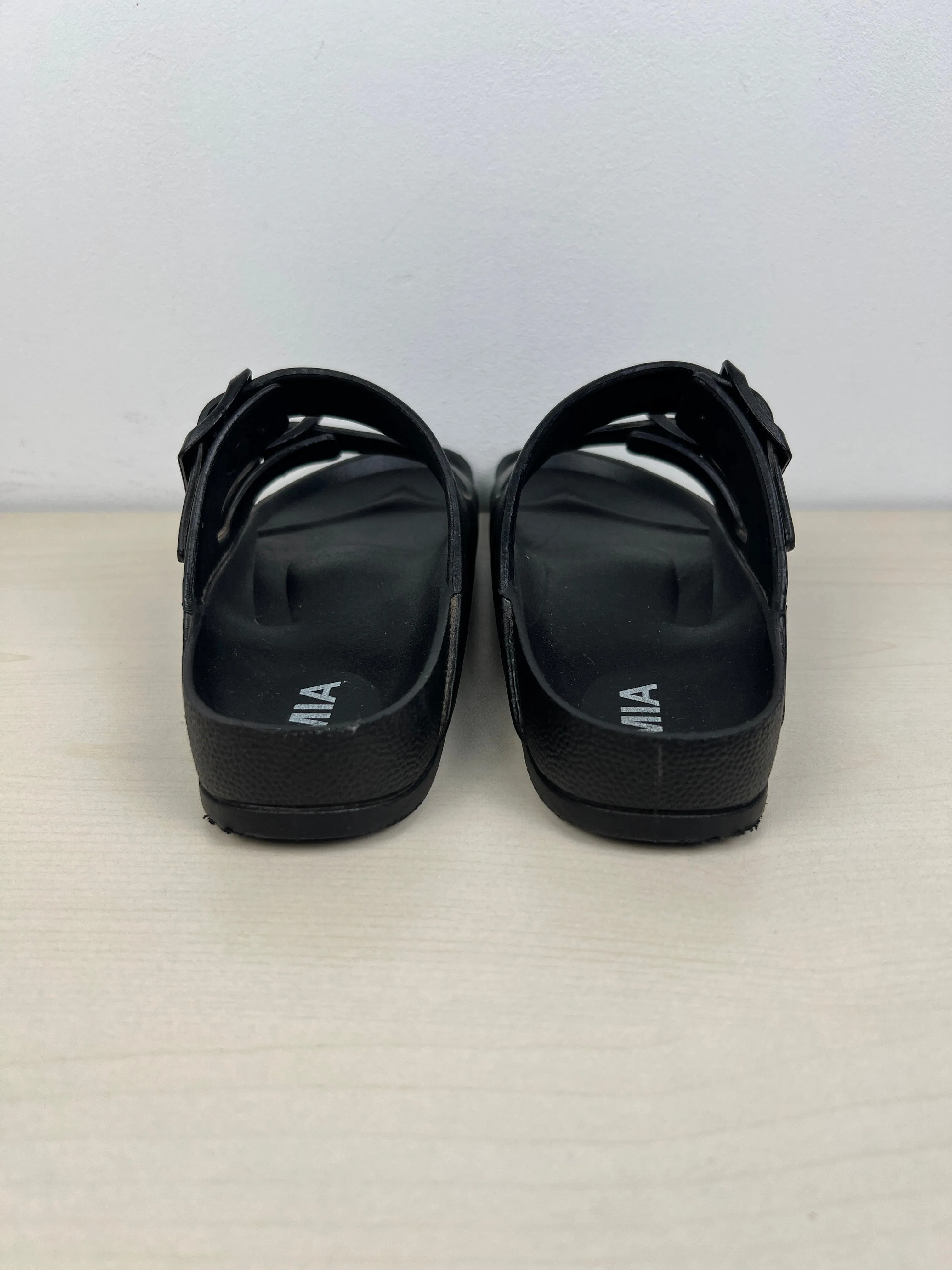 Black Sandals Flats Mia, Size 6