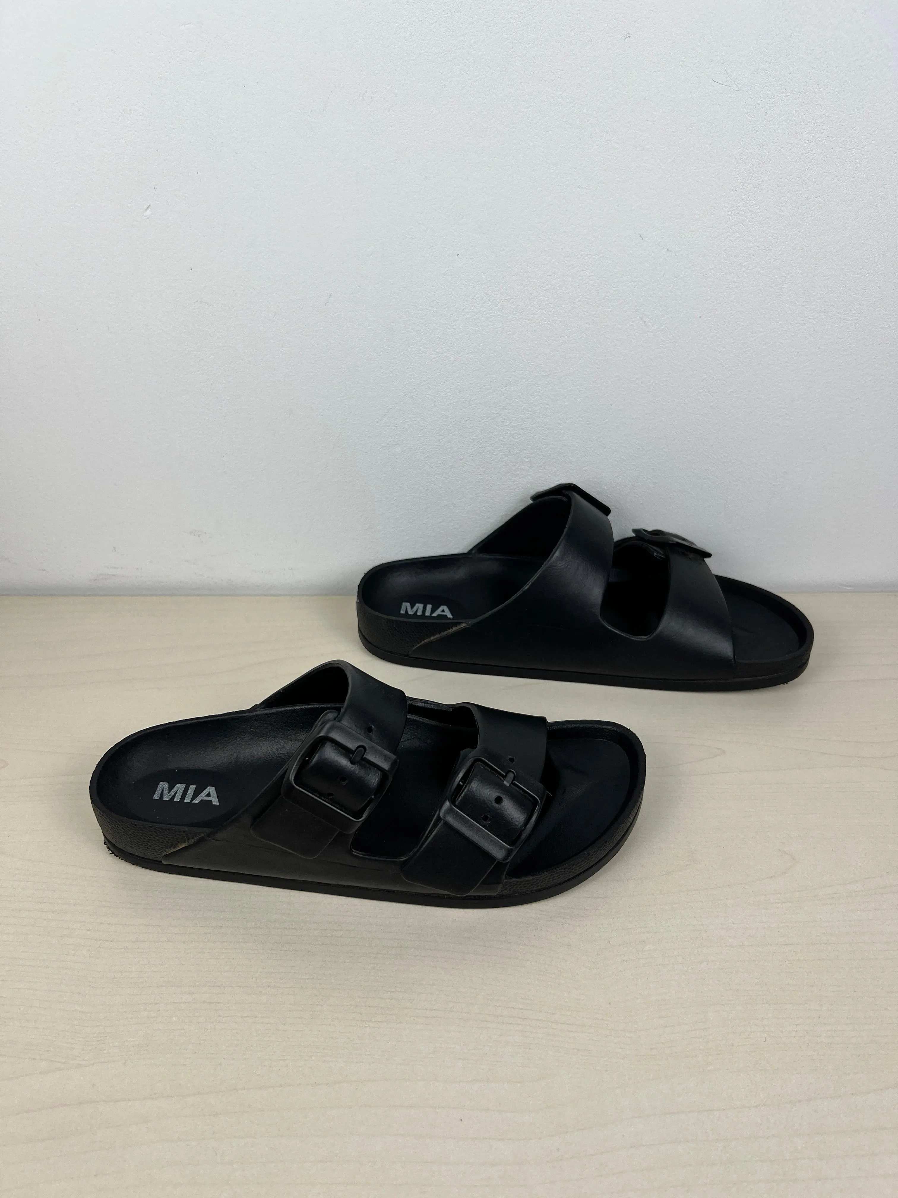 Black Sandals Flats Mia, Size 6