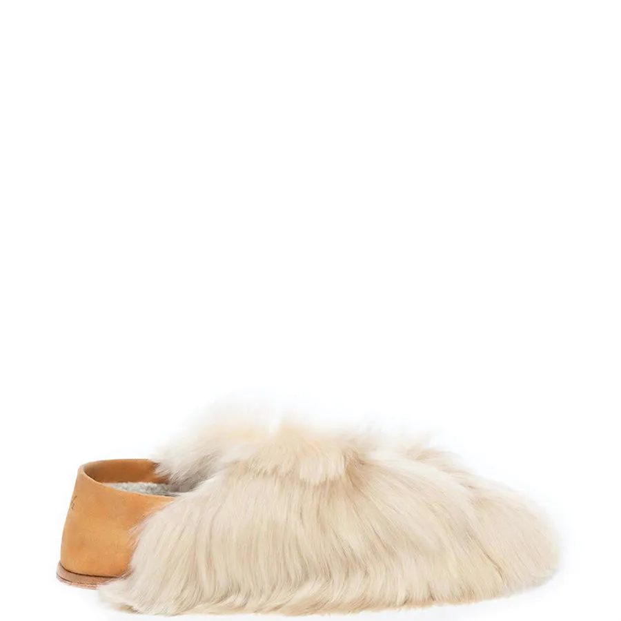 ETHICALLY AND CRUELTY FREE ALPACA FUR SLIPPERS IN BEIGE