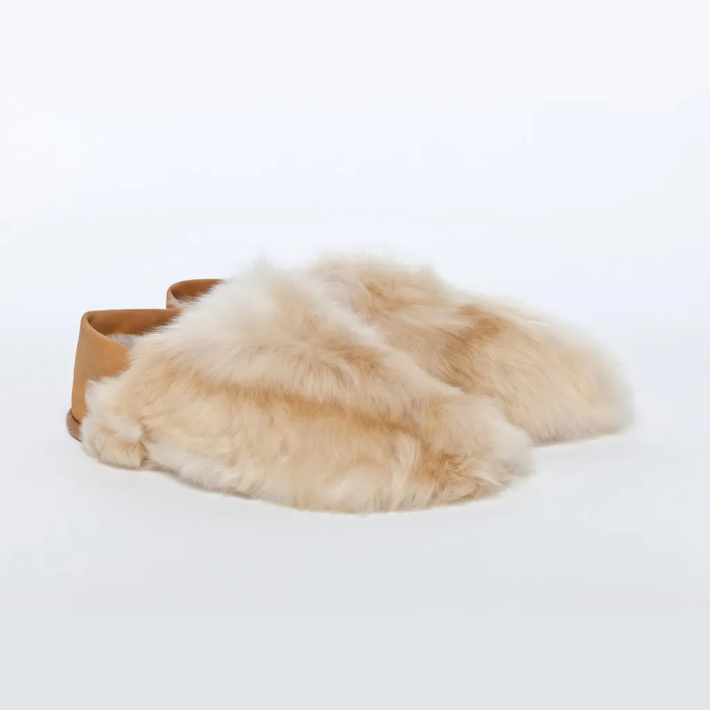 ETHICALLY AND CRUELTY FREE ALPACA FUR SLIPPERS IN BEIGE