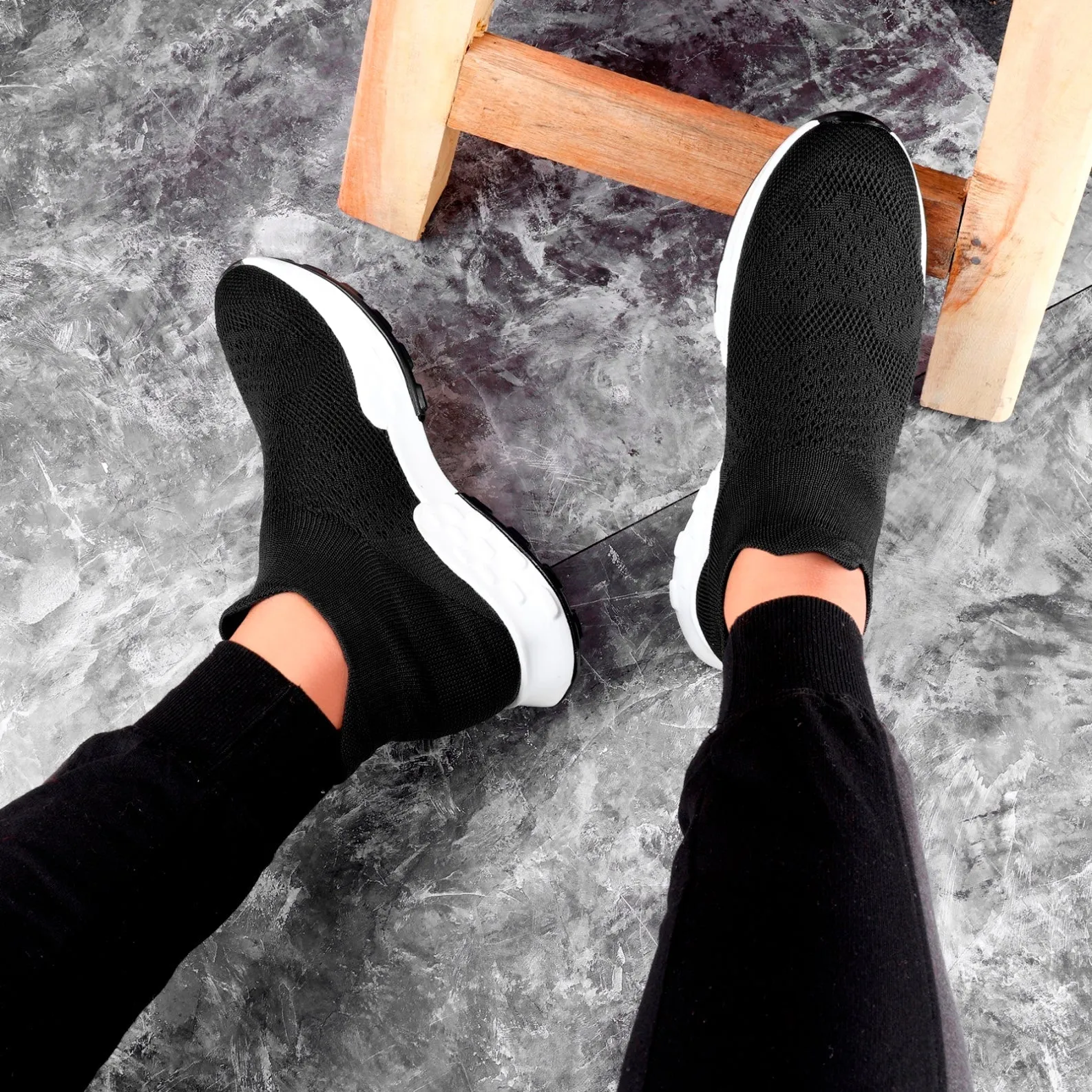 Latest Knitted Fabric Material Casual Black Sports Socks Shoes For Men